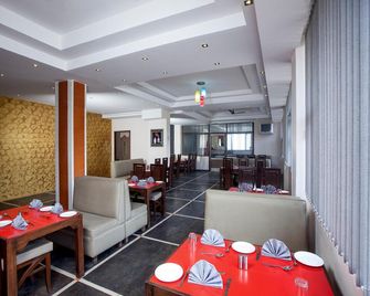 史特林假日渡假村達蘭薩拉酒店 - 達蘭莎拉 - 達蘭薩拉 - 餐廳