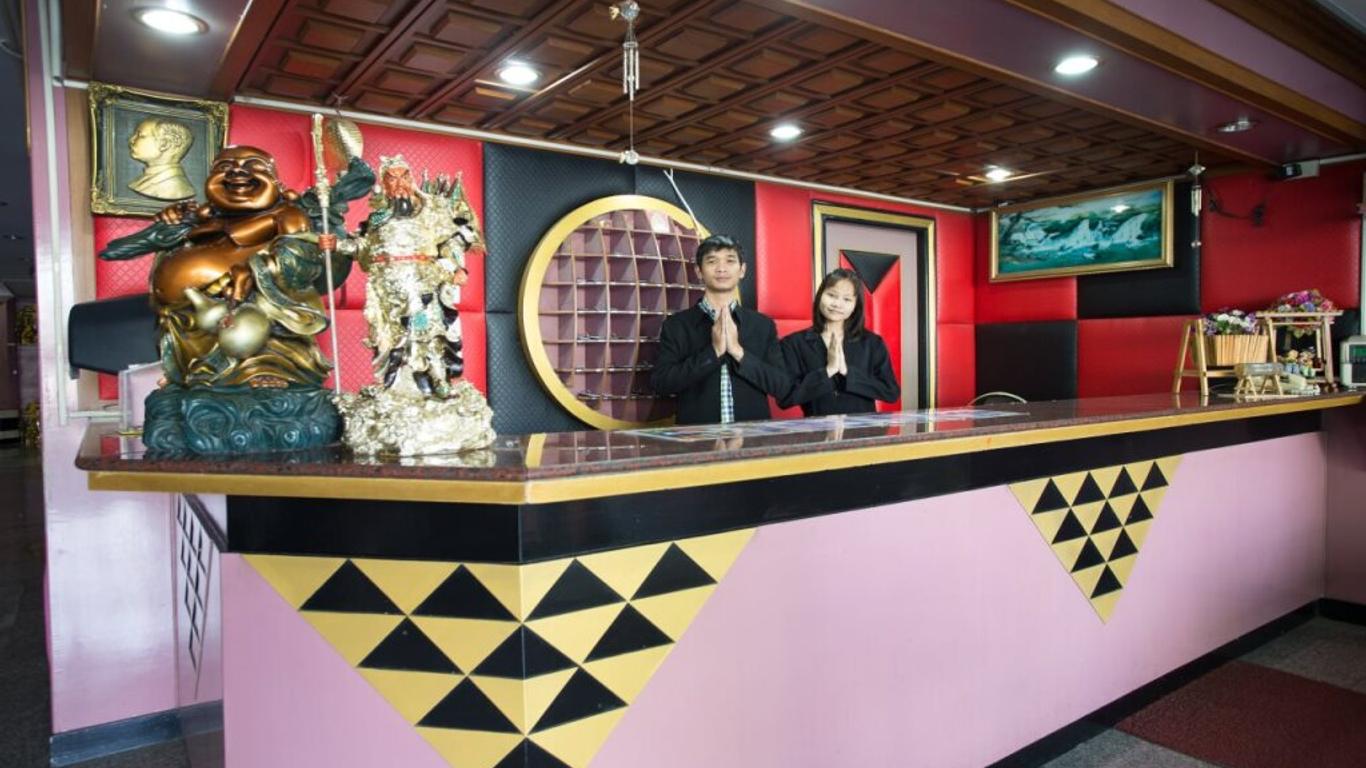 Grand Leo Hotel