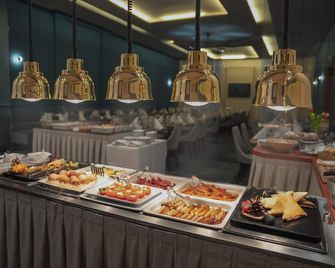 Spa & Wellness Hotel Olympia Marienbad - Mariańskie Łaźnie - Bufet