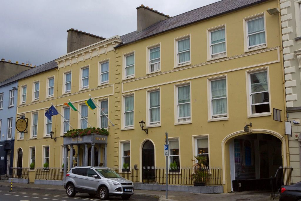 فندق إمبريال - ترالي - مبنى