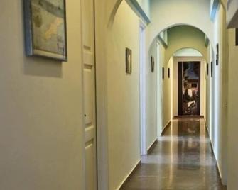 Theano Guesthouse - Hydra - Flur