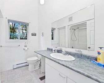 Private Cottage Getaway On Lake Simcoe - Brechin - Bathroom