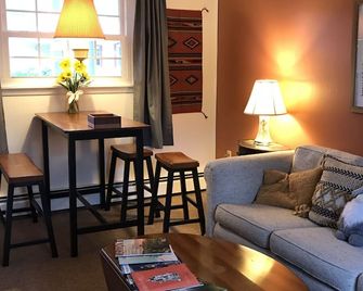 Brittany Motel - Manchester - Olohuone