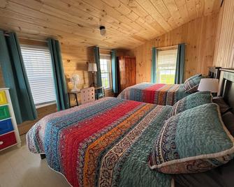 Waterfront Cottage with Private Beach - Newburyport - Schlafzimmer