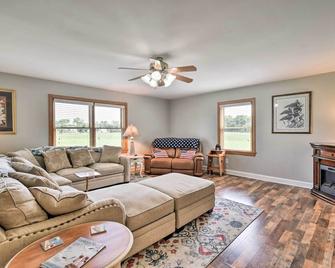 Pet-Friendly Woodsy Gem quarter Mi to Chesapeake Bay - Exmore - Вітальня