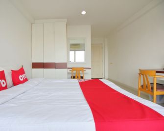 Super OYO 498 Ladawan Villa - Bangkok - Bedroom