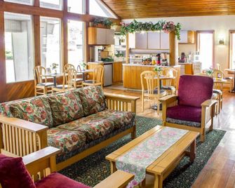 Econo Lodge Inn and Suites Colonie Center Mall - Albany - Oleskelutila