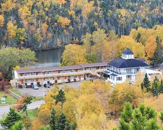 Hotel - Motel Georges - Tadoussac - Exterior