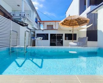Gao Phala Beachfront Hostel - Rayong - Pool