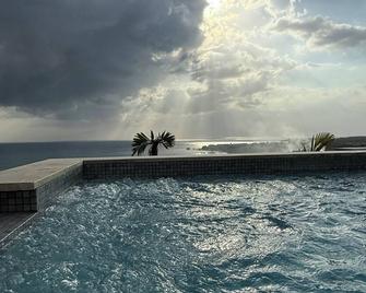 White Sky Beach Villas - Whitehouse - Piscine