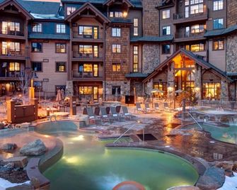 The GrandLodge Ski Escape - Ring in the New Year - Perfect Ski In/Out Location - Breckenridge - Pool