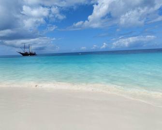 Luxury two-bedroom townhome in few steps from Eagle Beach - Oranjestad - Strand