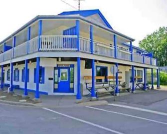 Historical King George Inn 3 - ניאגרה און-דה-לייק - בניין
