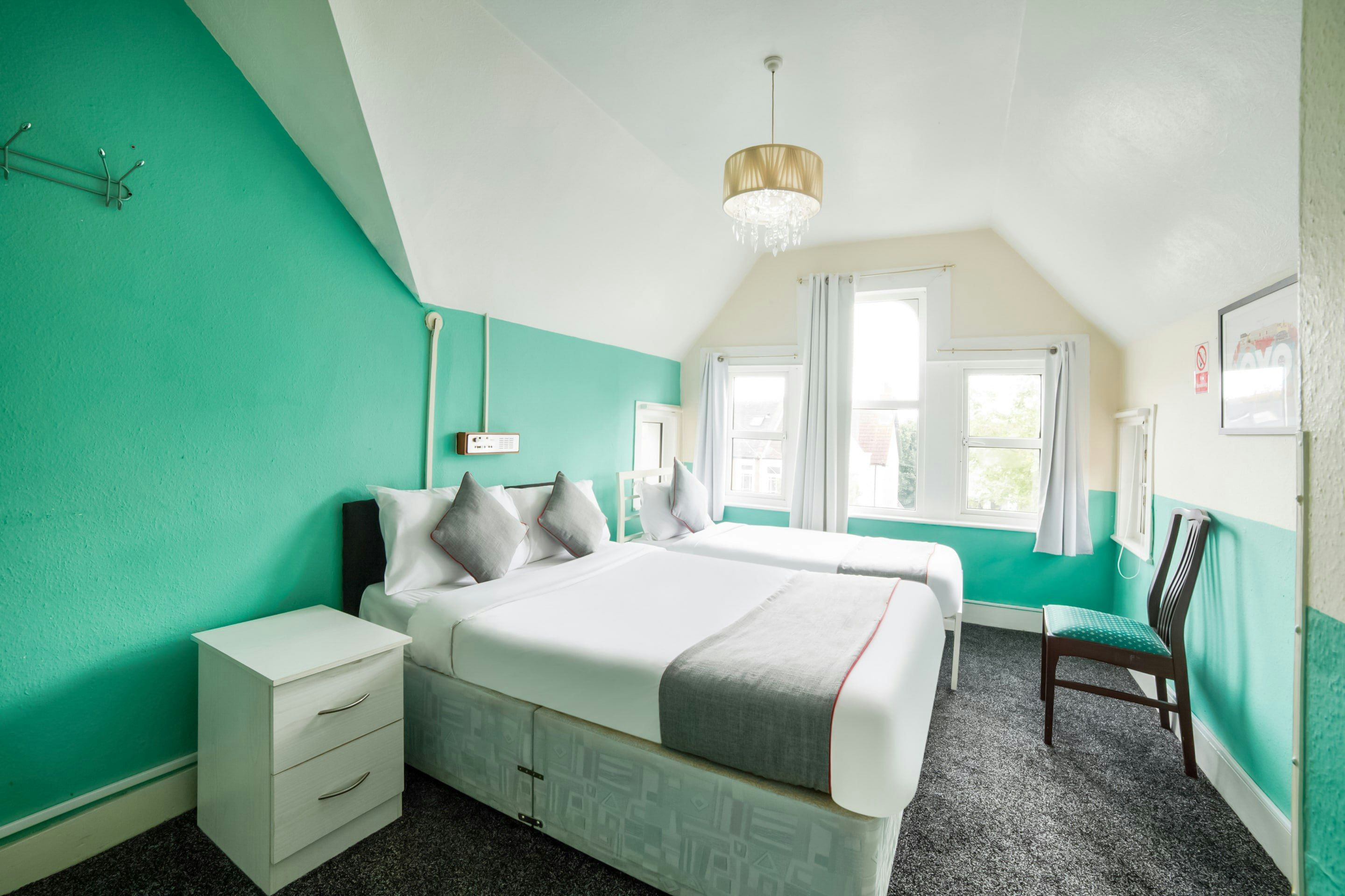 Devine Beach Hotel, Westcliff Southend-On-Sea - Westcliff-on-Sea - Schlafzimmer