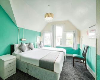 Devine Beach Hotel, Westcliff Southend-On-Sea - Westcliff-on-Sea - Schlafzimmer