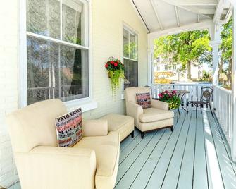 The Oasis Suite at Lakehurst - Cobourg