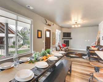 Spacious, Rustic Spearfish Home Walk To - Spearfish - Essbereich