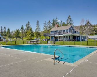 Ski-inandSki-Out Peru Condo with Fire Pit and Grill! - Peru - Piscina