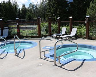 Tantalus Resort Lodge - Whistler - Pool