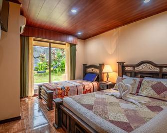 Aunty Arenal Lodge - La Fortuna