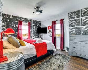 Rustic and Secluded Nevada Home On-Site Dog Park! - Yerington - Habitación