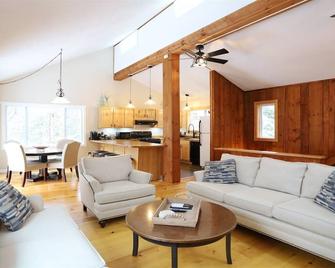 Bell Valley 146, Estates - Campton - Living room