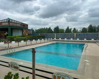 S K International Innn - Kolar - Pool