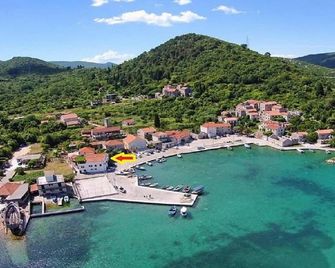 Holiday Home By The Sea - Nina & Kate - Ston - Edificio