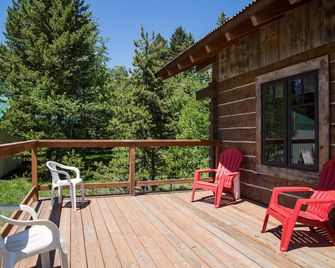 True Grit Adventure - Island Park - Balkon