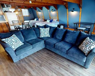 Chalet, \'On the Rock\' Kelleys Island Ohio - Kelleys Island - Living room
