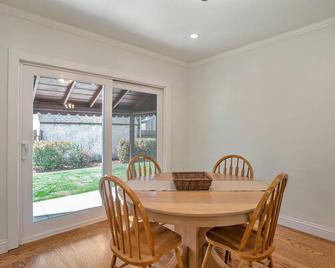 East Sacramento Charmer - סקרמנטו - חדר אוכל