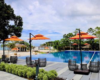 Cocoons Club Laiya - Ciudad de Batangas - Piscina