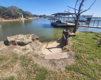 A peaceful, quiet retreat in Elm Creek Cove - Graham