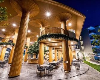 Phuket Emerald Beach Resort - 卡倫海灘 - 天井