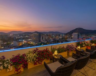 Novotel Phuket City Phokeethra (Sha Plus+) - Phuket City - Restaurant