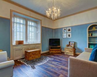 Tiffanys - Coorie Doon Stays - Prestwick - Living room