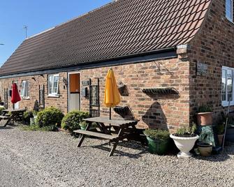 OYO Yarm Cottages - Thornaby - Patio