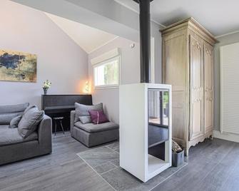 Gorgeous home in St-Martin-aux-Buneaux - Veulettes-sur-Mer - Living room