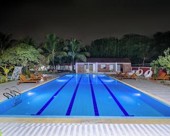 Kokomo Sunset Resort - Dacca - Piscina