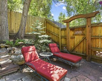 Tons of Trails! Red Rocks close! Huge patio area for relaxation and entertaining - Littleton - Patio