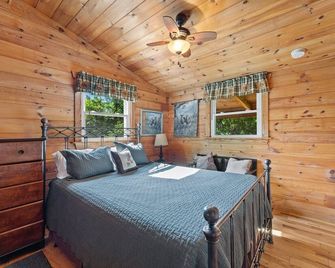 Mountain Escape Cottage - Stanardsville - Bedroom