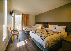 Terra Nova Cabins - West Yellowstone - Bedroom