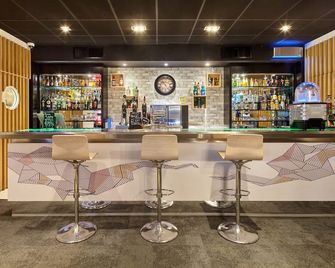 B&B HOTEL Cergy Port - Cergy - Bar