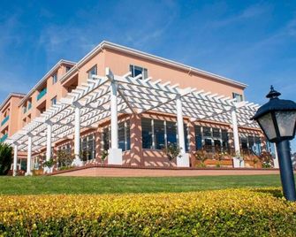 Breathtaking Ocean View! 3 Classy Units, Outdoor Pool, Near Avila Beach Pier - Avila Beach - Gebouw