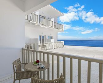 แพนดรอสซอส โรงแรม - พาริเคีย - ระเบียง