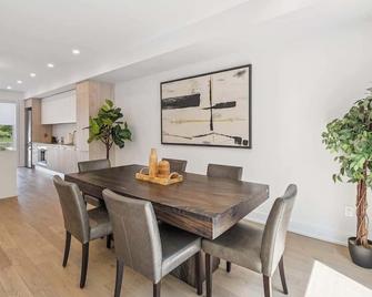 Luxury Resort Villa in Muskoka - Gravenhurst - Dining room