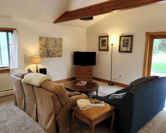 Spacious Family Farmhouse - Alanson - Living room