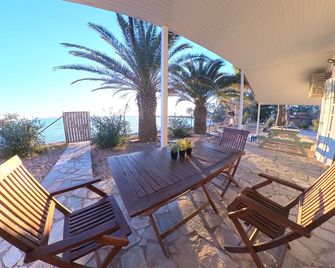 Beachfront 2br Garden Bbq Seaview Quietretreat - Messolonghi - Balcony