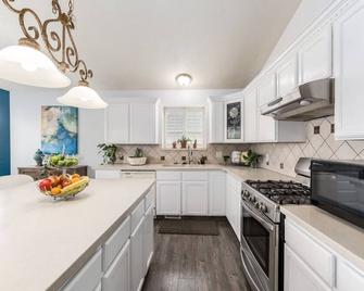 Farmington Gem 6br Hot Cold Tub Sleeps 15 - Farmington - Cocina