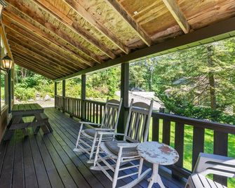 Indoor tree house & swivel firepit grill. Close to Kooser & Laurel Hill Parks. - Somerset - Balcony
